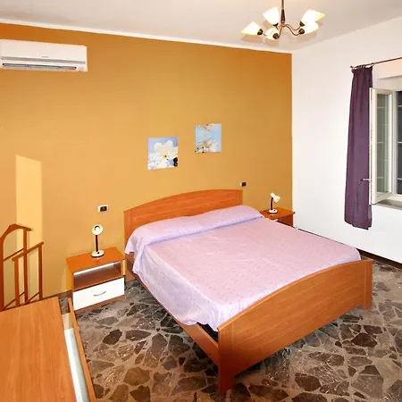 Charming House Near The Sea In Torre Pali. Casa vacanze