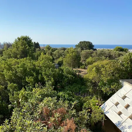 Charming House Near The Sea In Torre Pali. בית נופש