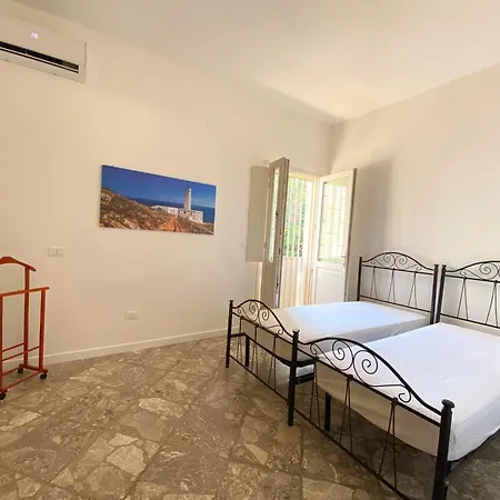 Charming House Near The Sea In Torre Pali. Casa vacanze Torre Pali