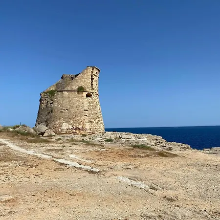 Charming House Near The Sea In Torre Pali. Hébergement de vacances
