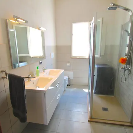 Charming House Near The Sea In Torre Pali. Vakantiehuis