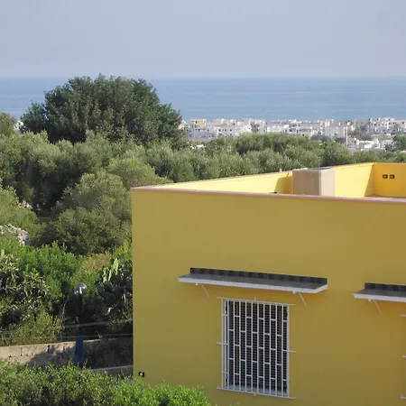 Charming House Near The Sea In Torre Pali. Ferienhaus *
