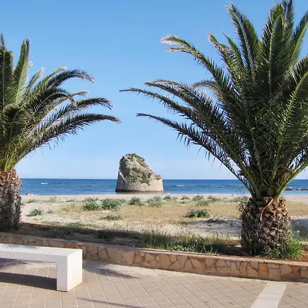 Ferienhaus Charming House Near The Sea In Torre Pali. *
